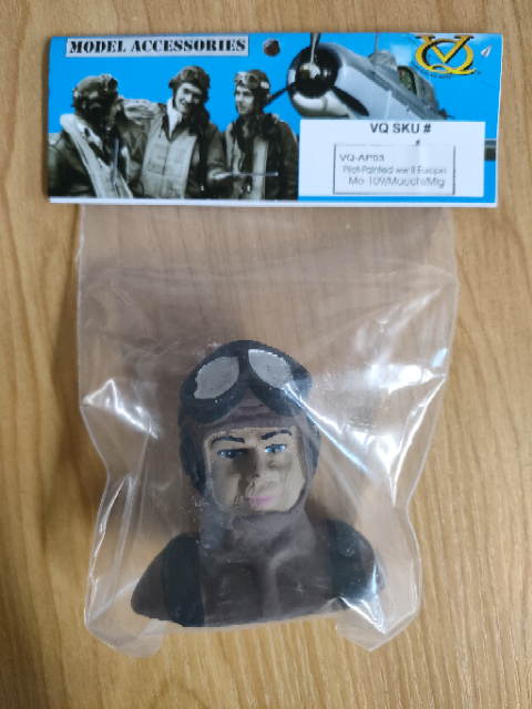 VQ Model - Pilot WWII Europe Painted 46 Size image